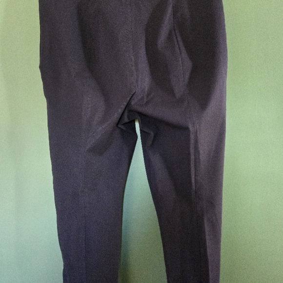 Talbot Women's Navy Chatham Crop pants - Picture 2 of 6